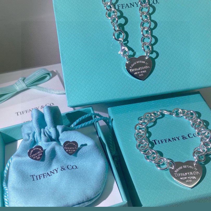 T*f*ny necklaces